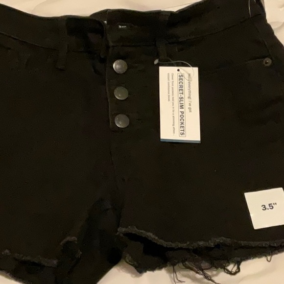 Black Old Navy booty shorts with slim pockets - Picture 1 of 6